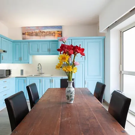 Lägenhet Spacious Apt With Table Soccer Just Off Promenade By 360 Estates *