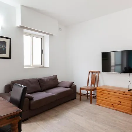 Spacious Apt With Table Soccer Just Off Promenade By 360 Estates Lägenhet