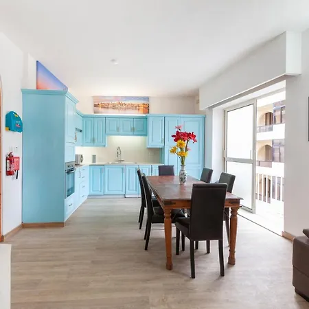 Spacious Apt With Table Soccer Just Off Promenade By 360 Estates Lägenhet *
