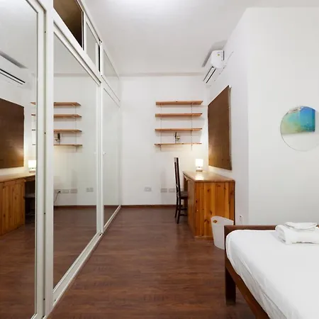 Lägenhet Spacious Apt With Table Soccer Just Off Promenade By 360 Estates
