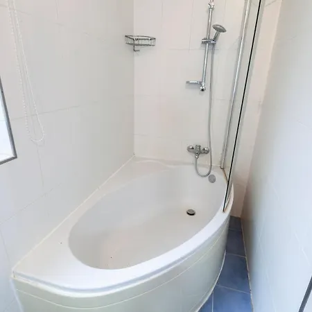 Spacious Apt With Table Soccer Just Off Promenade By 360 Estates *